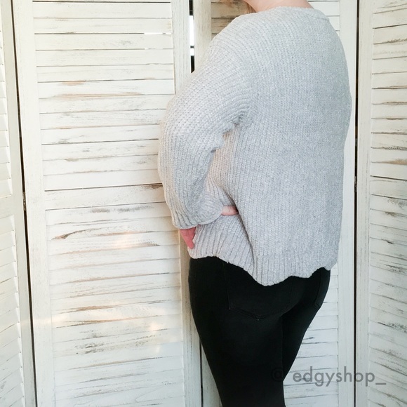 89th & Madison | Scalloped Hem Chenille Sweater - Picture 4 of 6